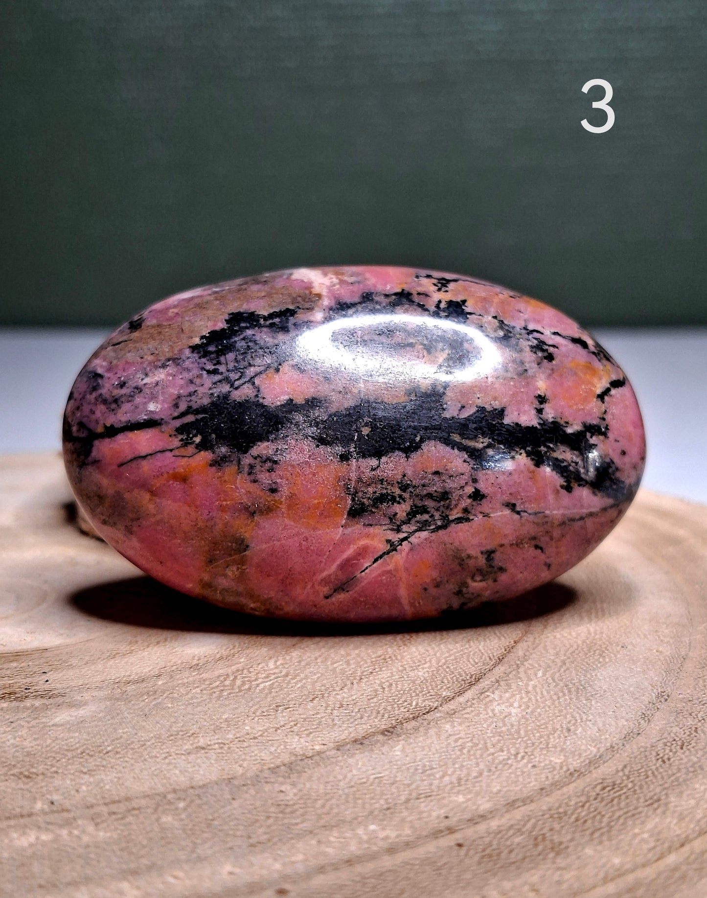 NOUVEAU - Galet en rhodonite