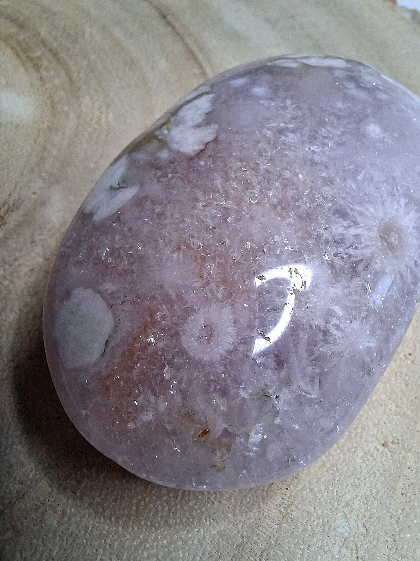 NOUVEAU - Galet en améthyste rose agate fleur