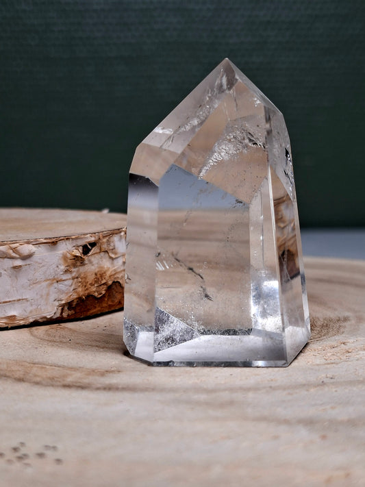 NOUVEAU - Pointe en cristal de roche fantôme