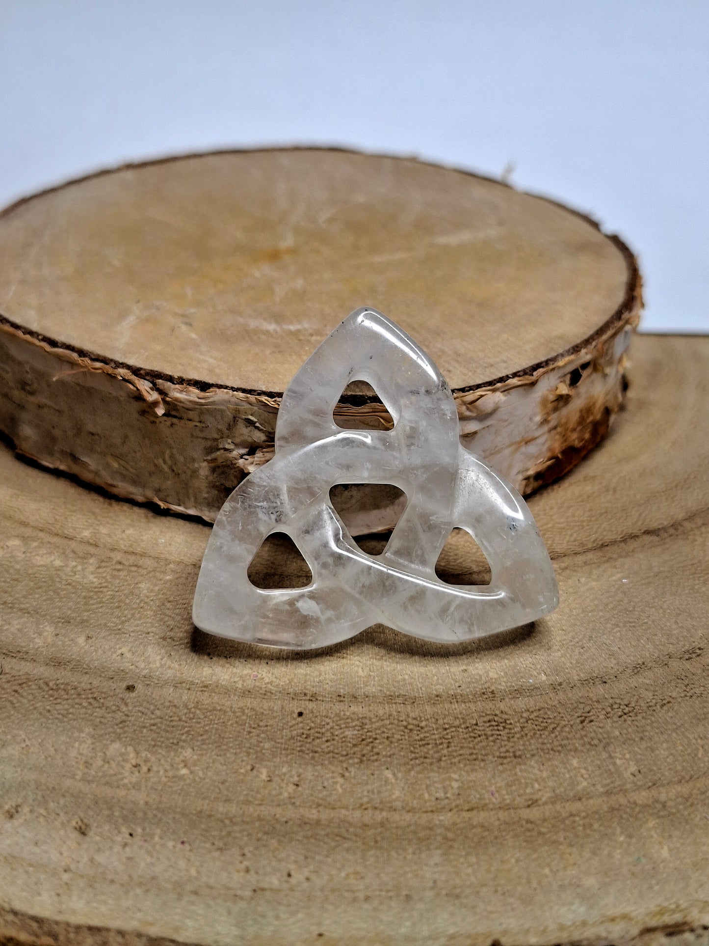NOUVEAU - Triquetra en cristal de roche