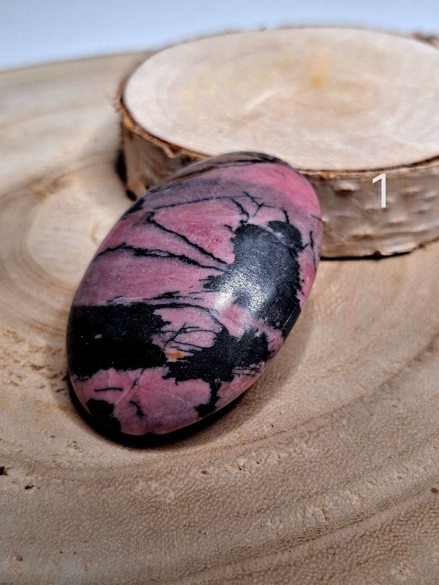 NOUVEAU - Galet en rhodonite