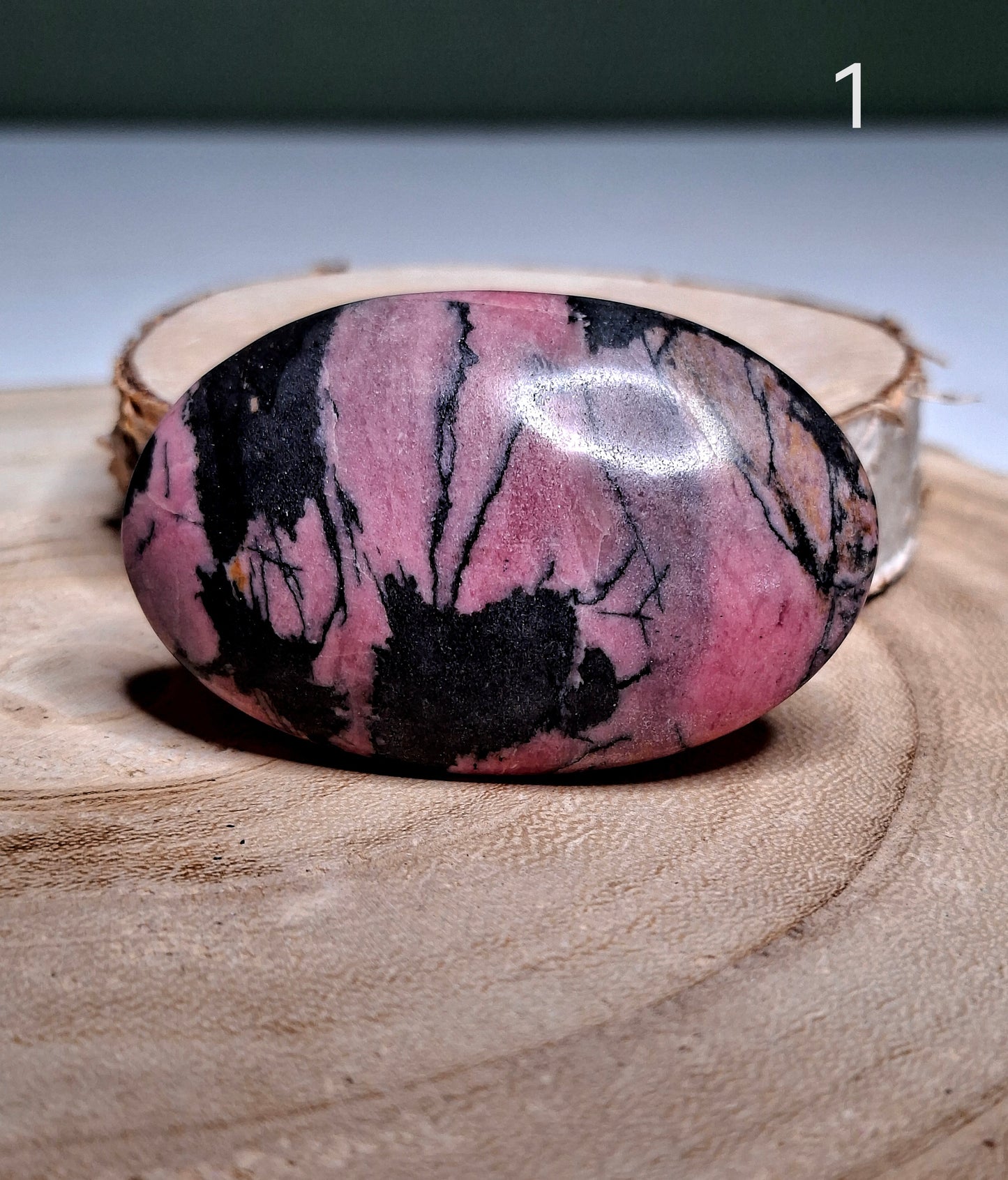 NOUVEAU - Galet en rhodonite