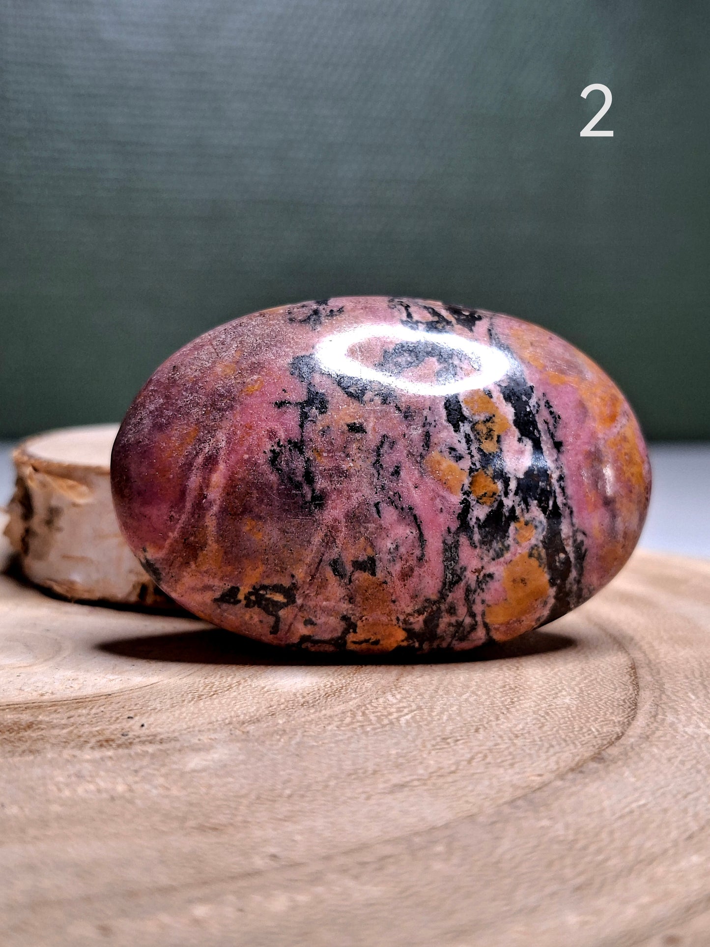 NOUVEAU - Galet en rhodonite