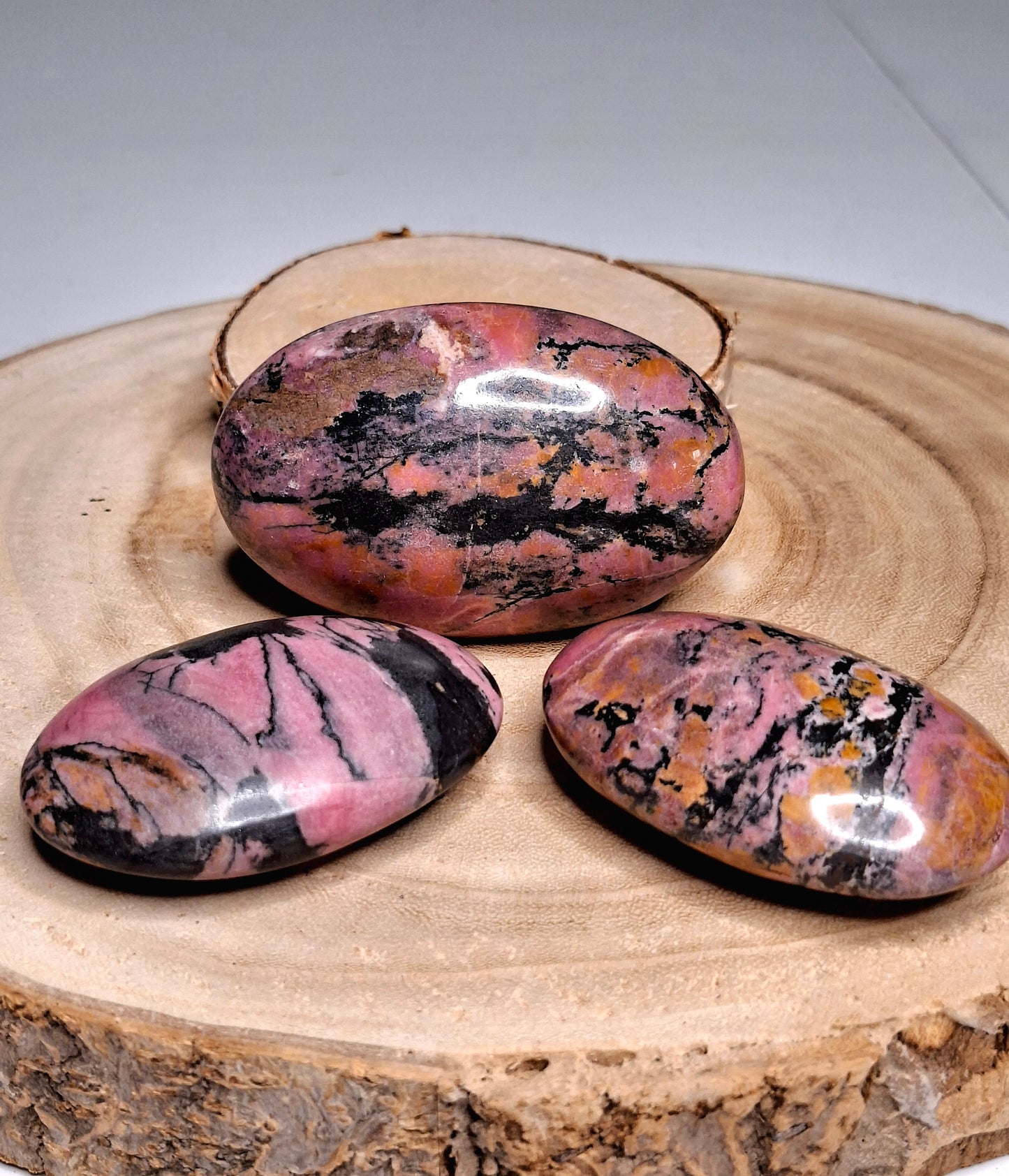 NOUVEAU - Galet en rhodonite