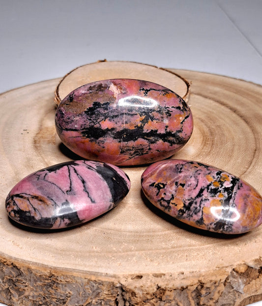 NOUVEAU - Galet en rhodonite