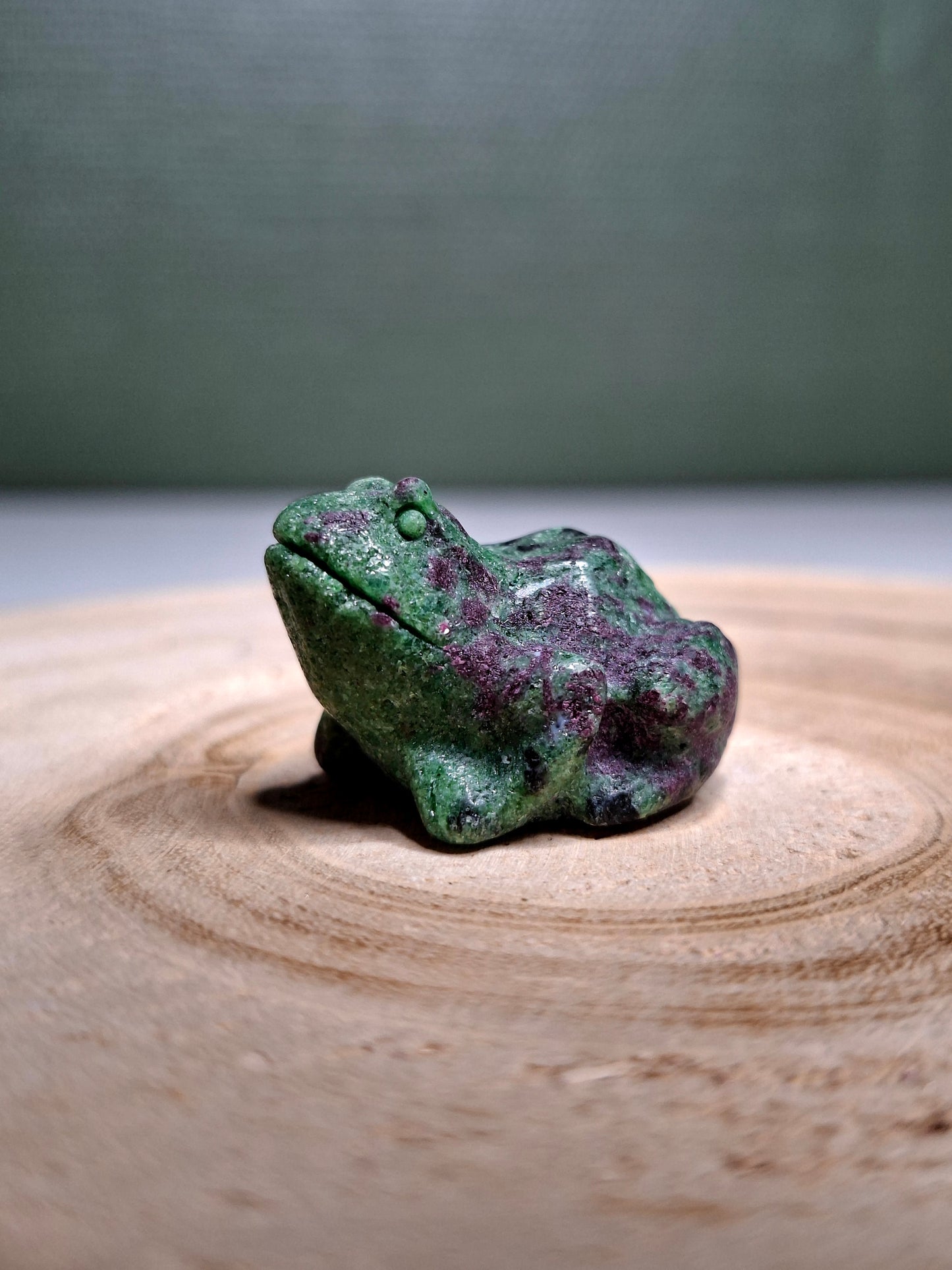 NOUVEAU - Grenouille en rubis zoisite