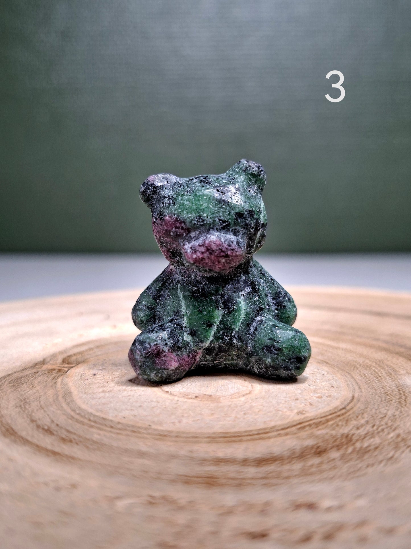 NOUVEAU - Ourson en rubis zoisite