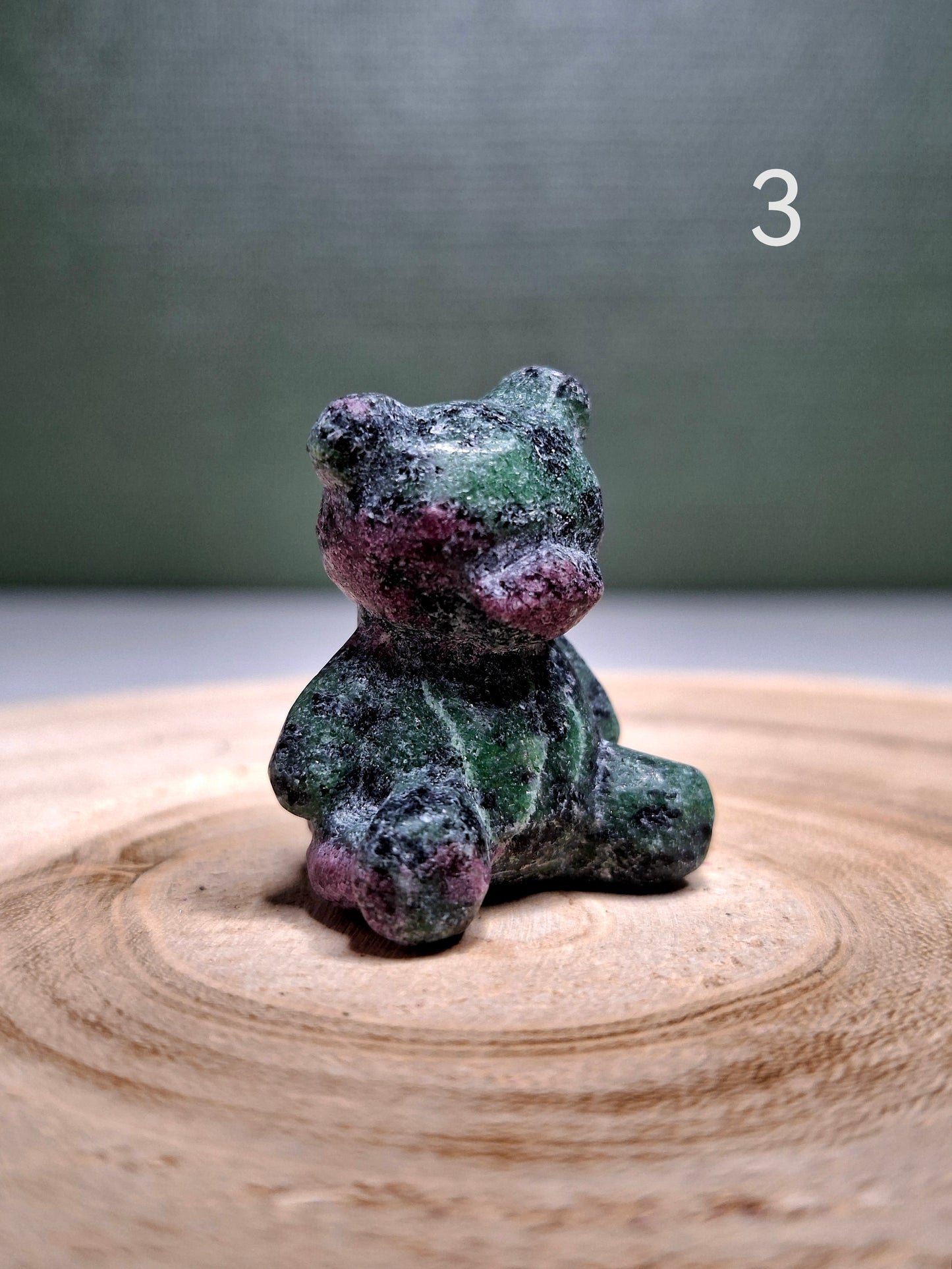 NOUVEAU - Ourson en rubis zoisite