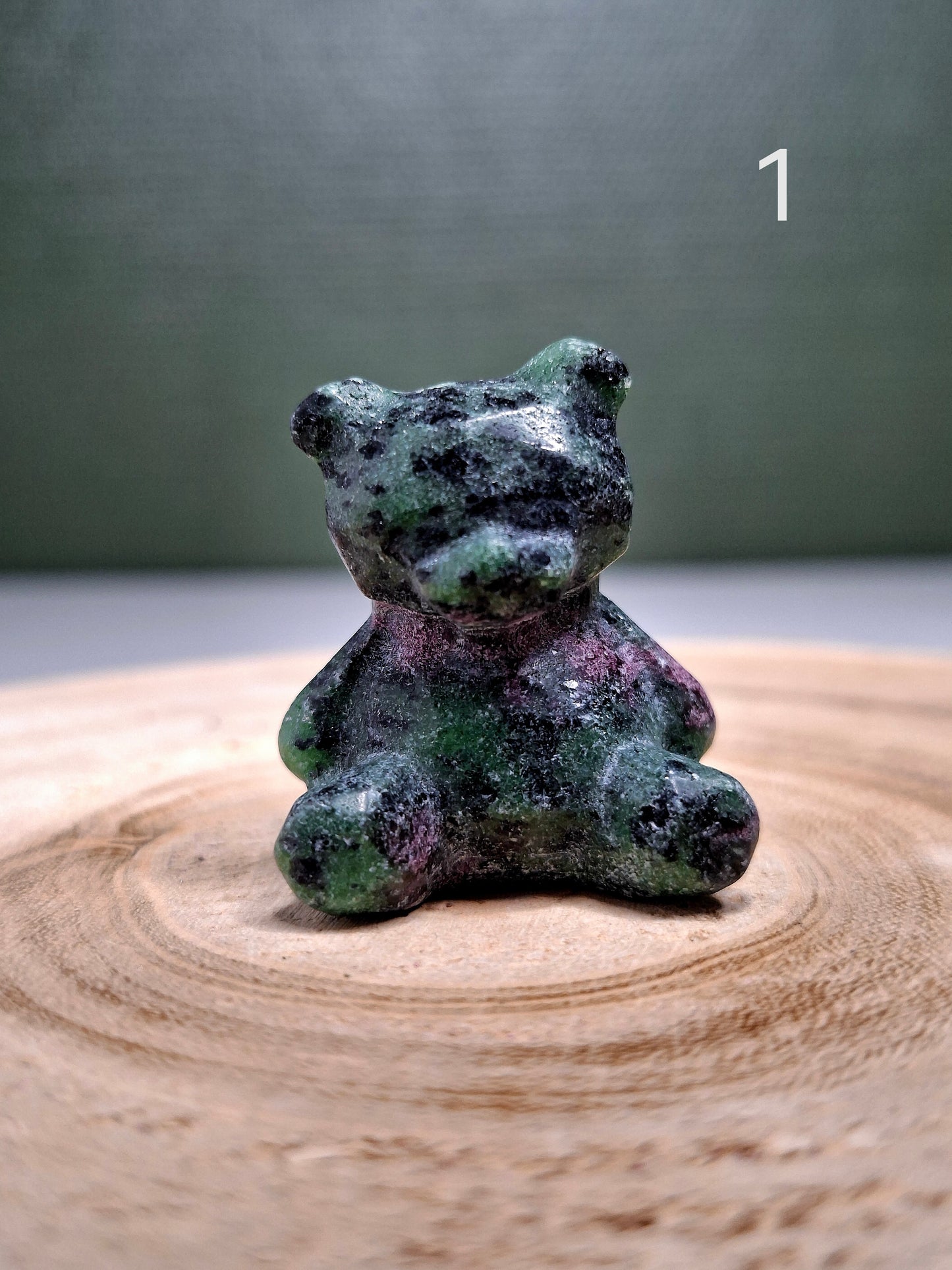 NOUVEAU - Ourson en rubis zoisite