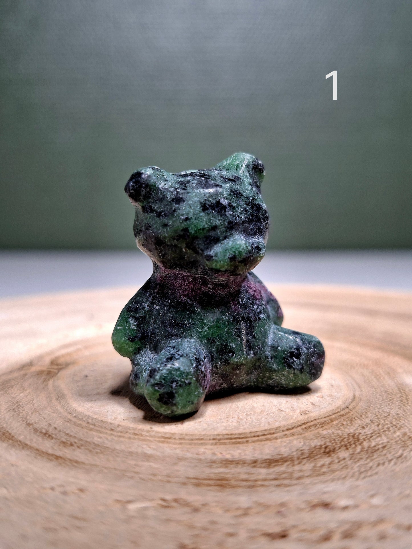 NOUVEAU - Ourson en rubis zoisite