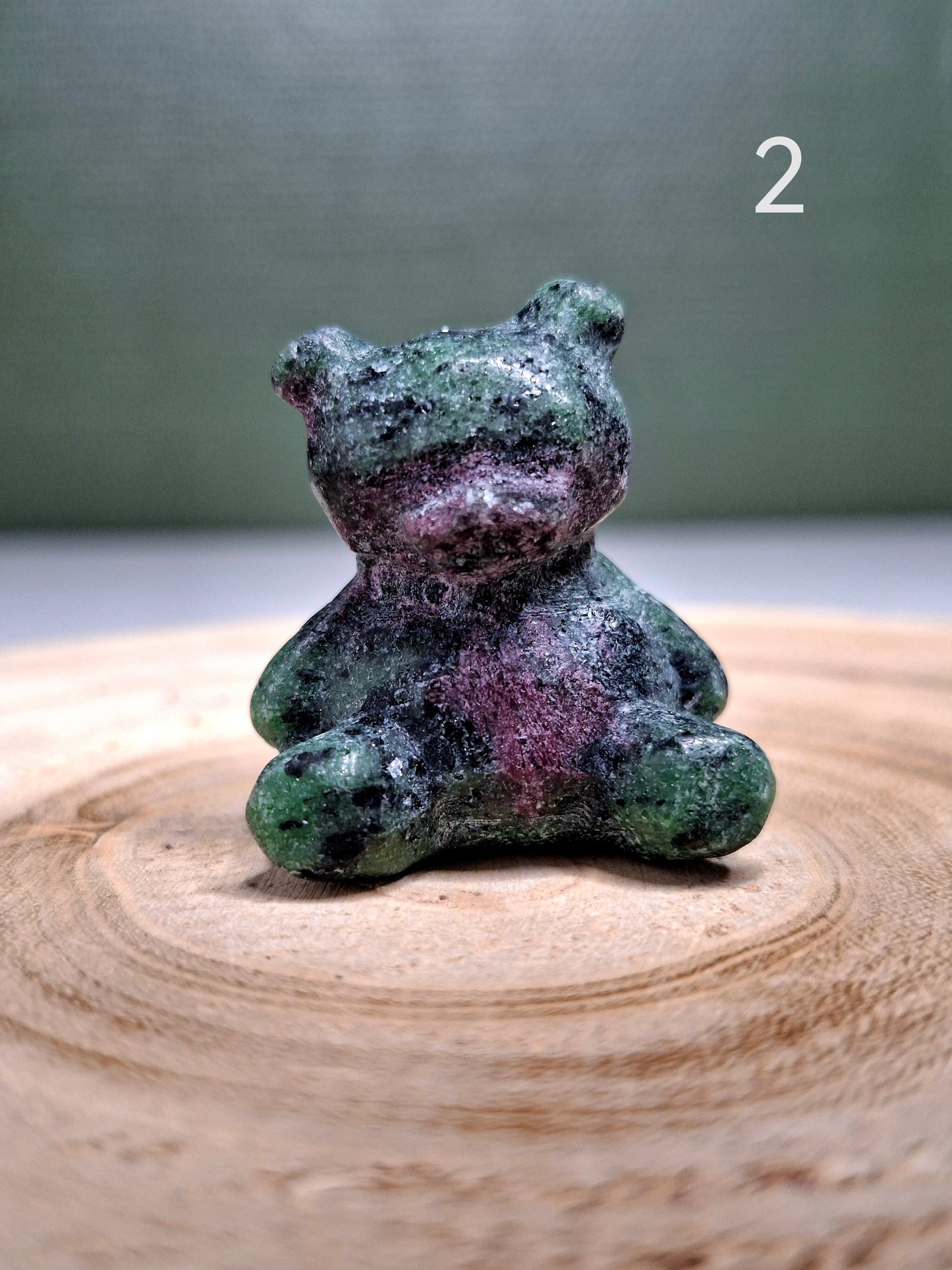 NOUVEAU - Ourson en rubis zoisite