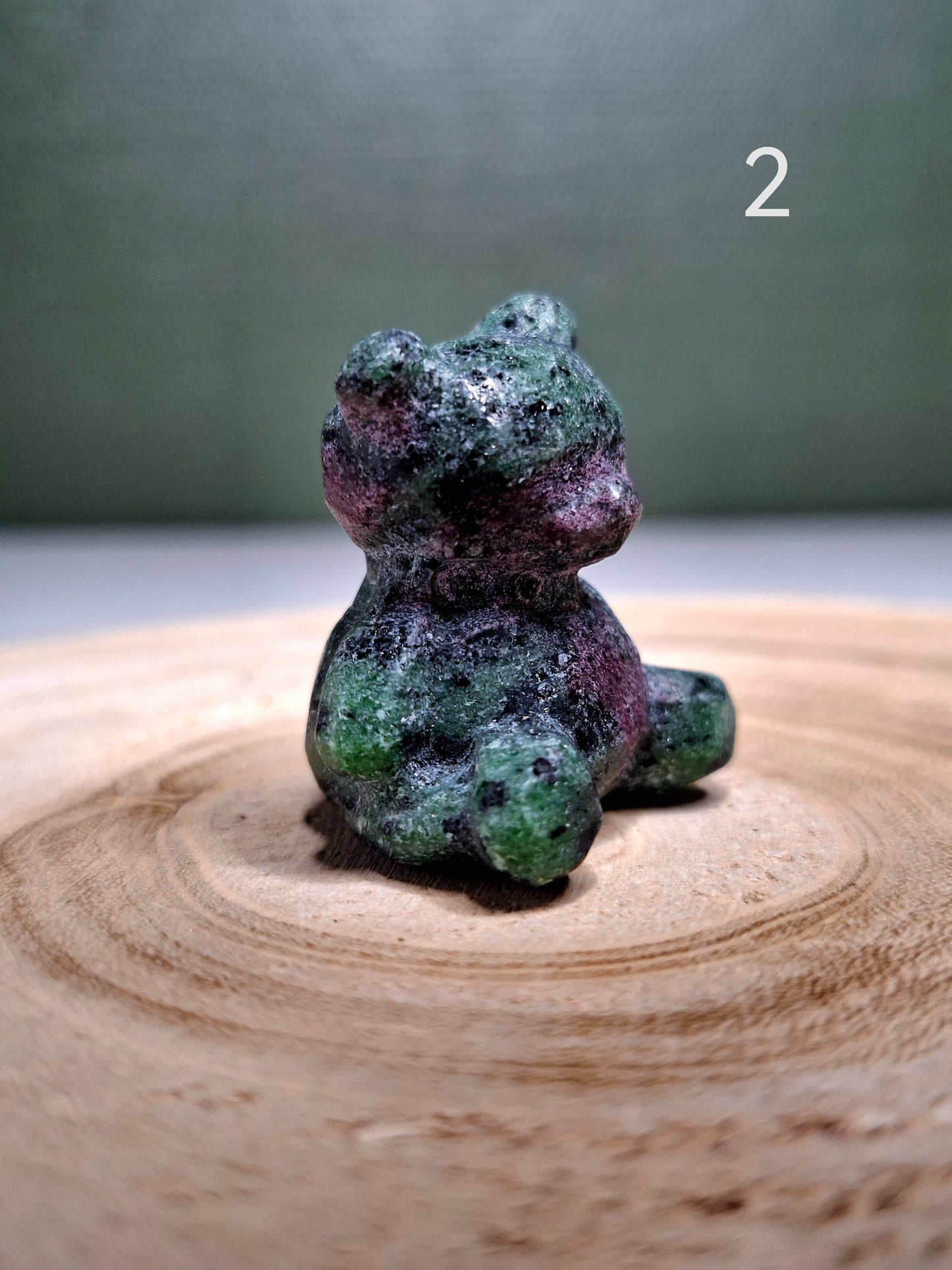 NOUVEAU - Ourson en rubis zoisite