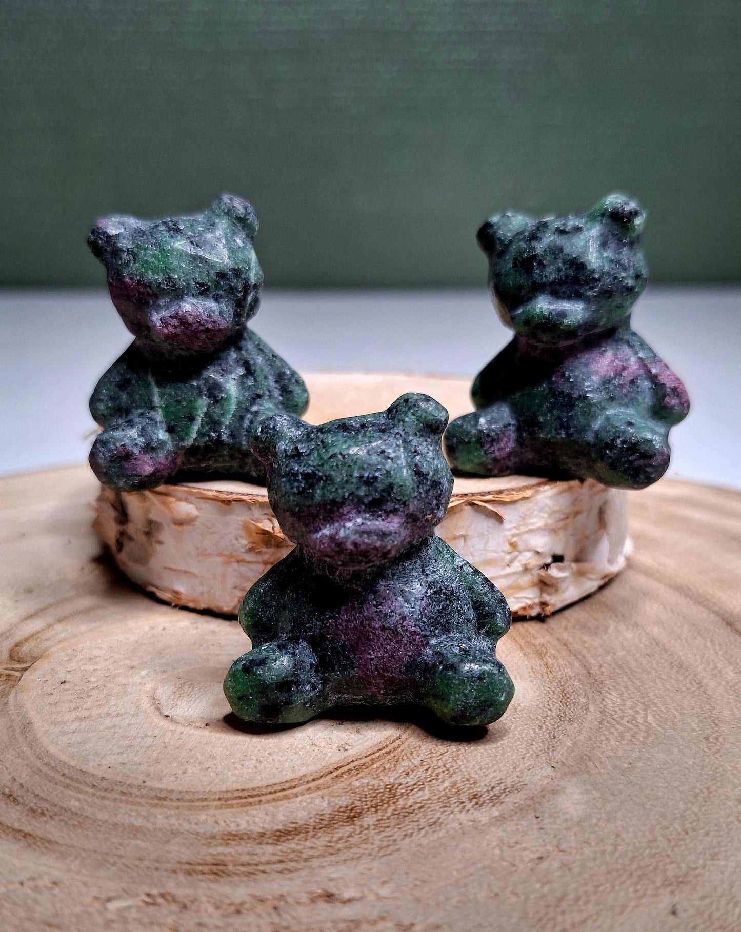 NOUVEAU - Ourson en rubis zoisite