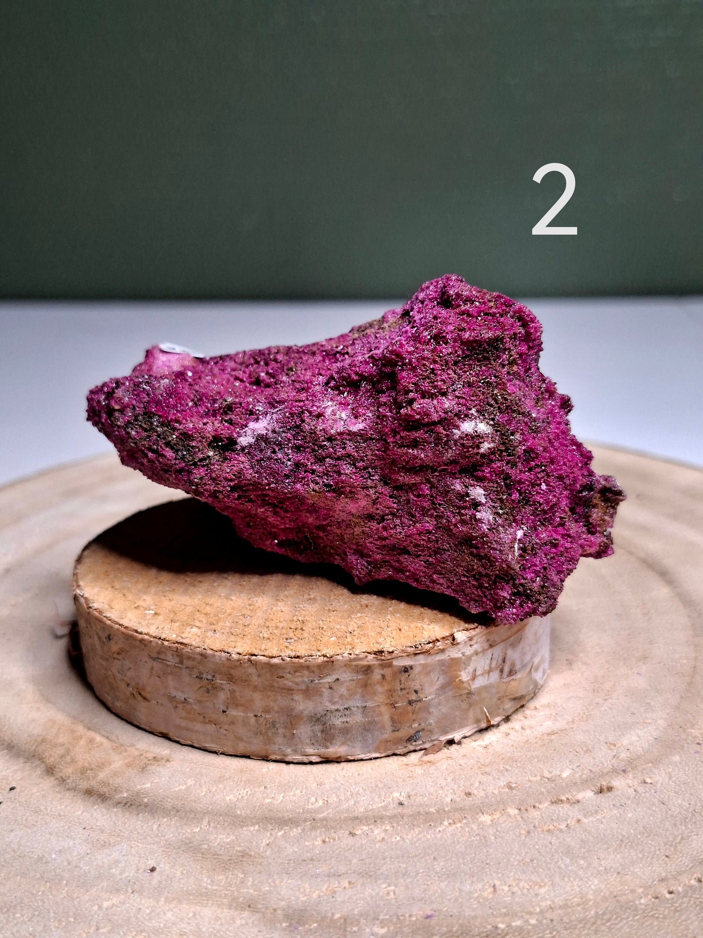 NOUVEAU - Forme brute en rubis corindon avec mica