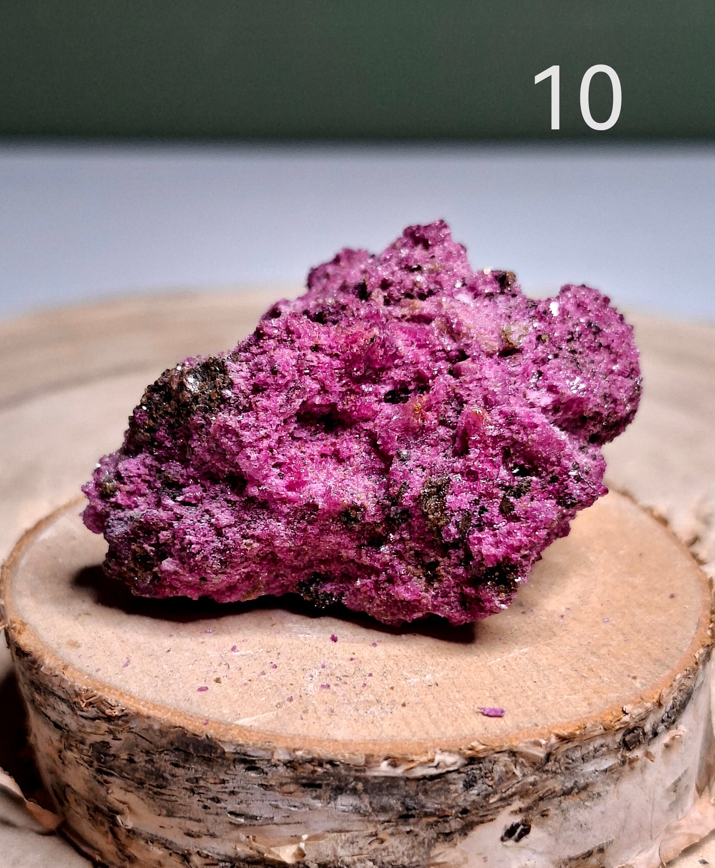 NOUVEAU - Forme brute en rubis corindon avec mica