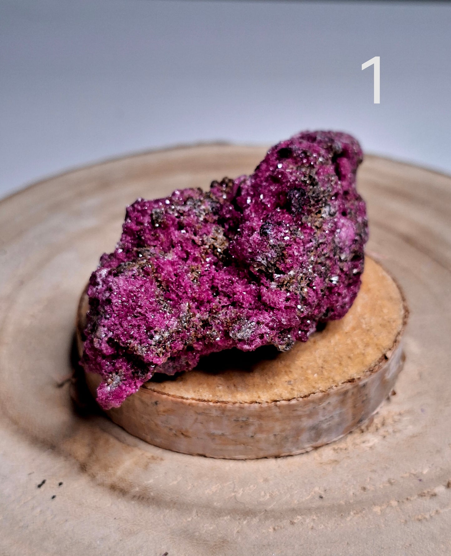 NOUVEAU - Forme brute en rubis corindon avec mica