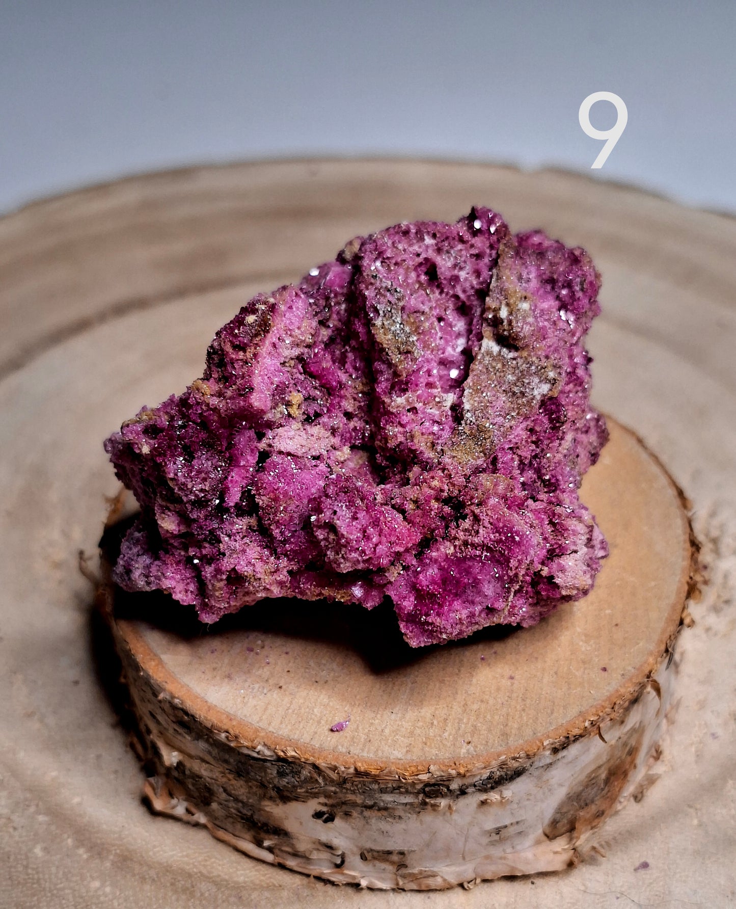 NOUVEAU - Forme brute en rubis corindon avec mica