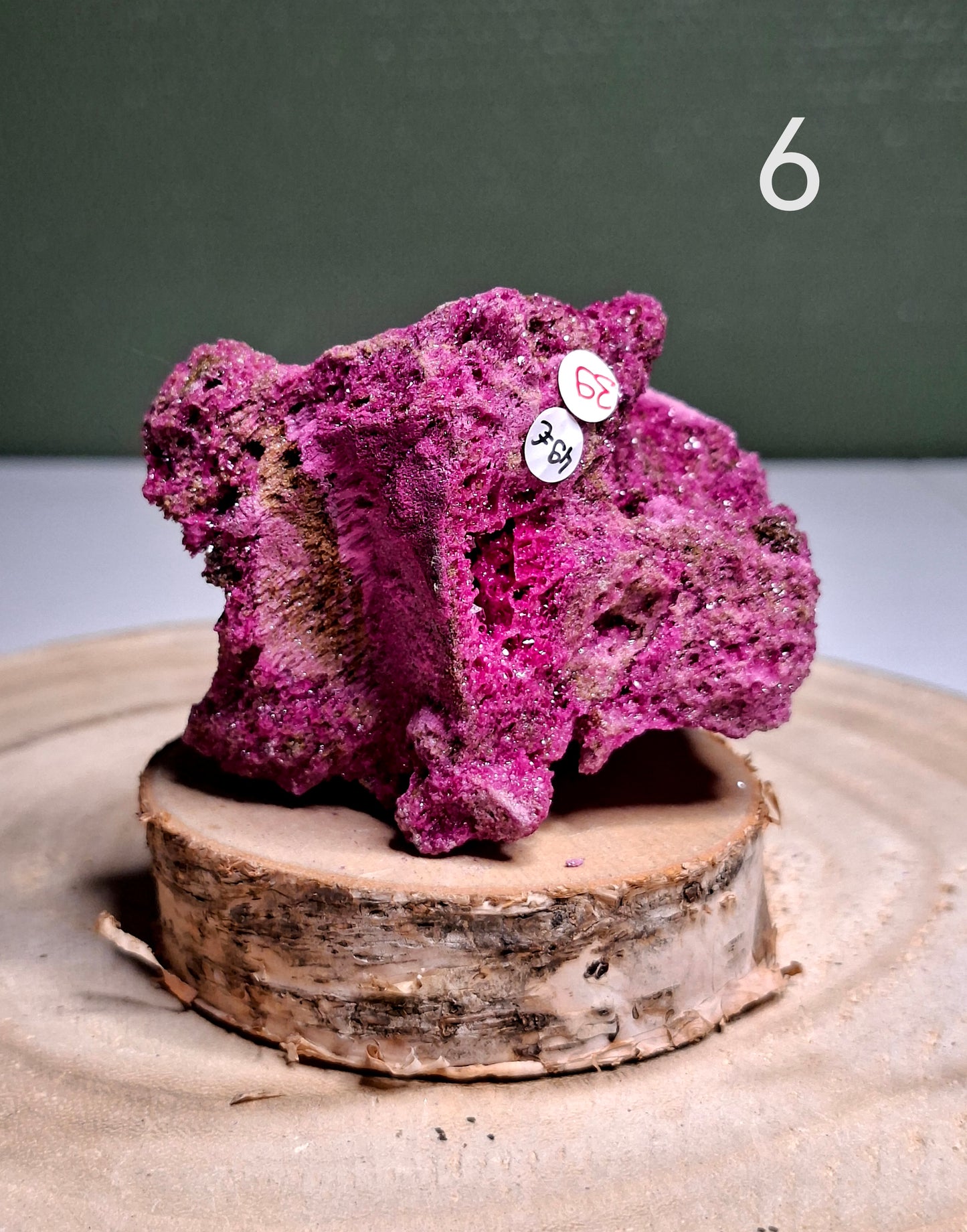 NOUVEAU - Forme brute en rubis corindon avec mica