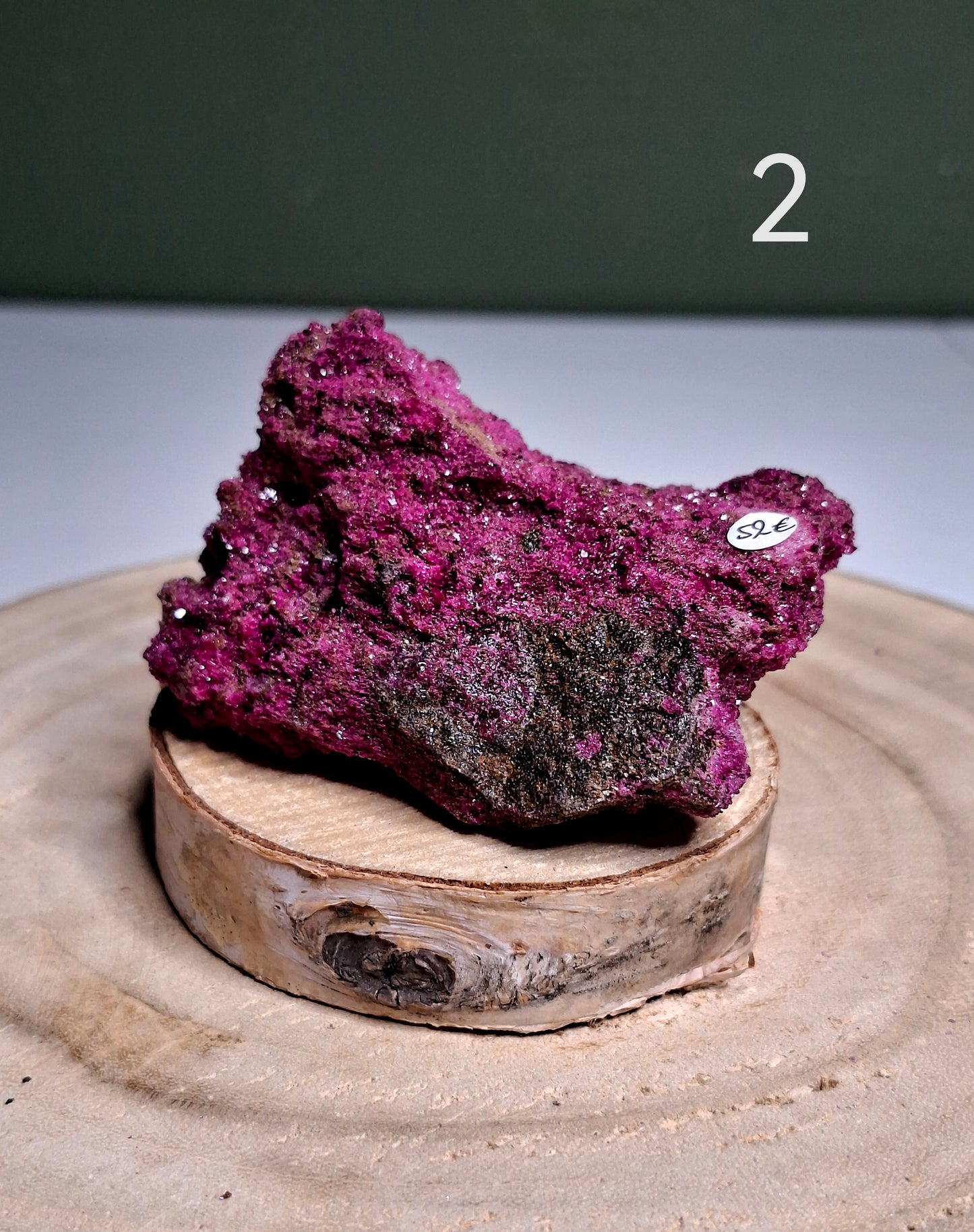 NOUVEAU - Forme brute en rubis corindon avec mica