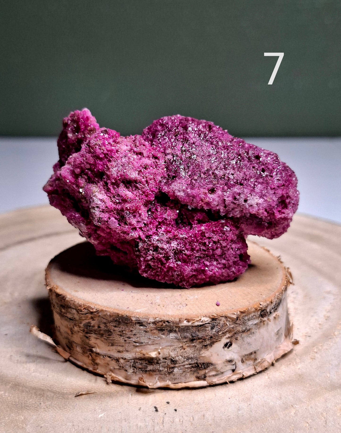 NOUVEAU - Forme brute en rubis corindon avec mica