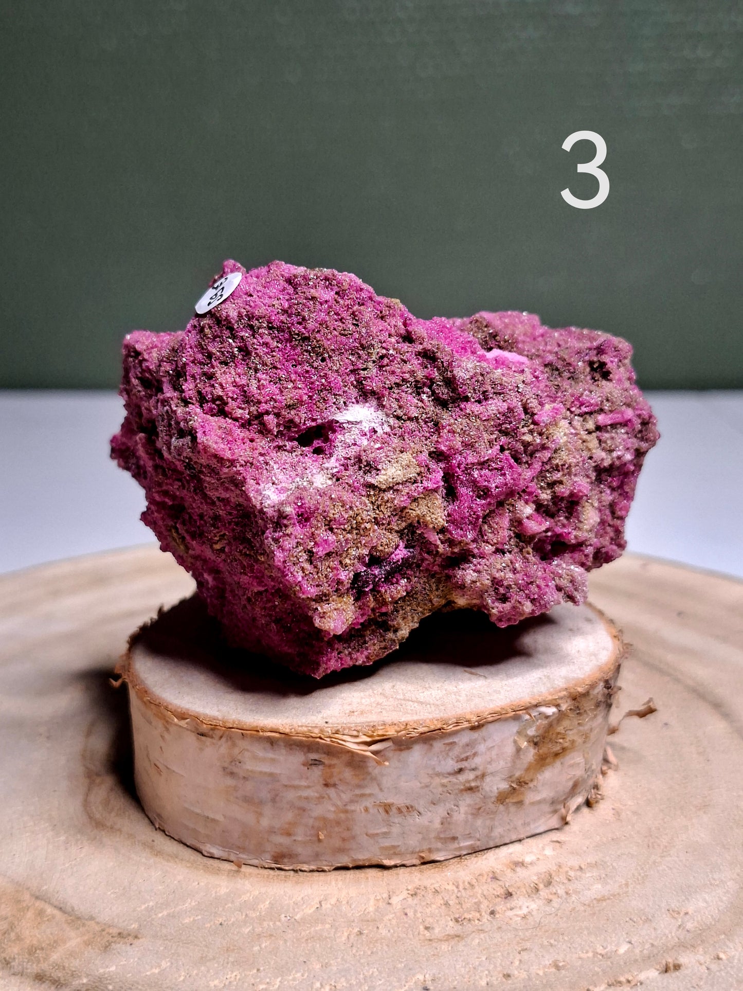 NOUVEAU - Forme brute en rubis corindon avec mica