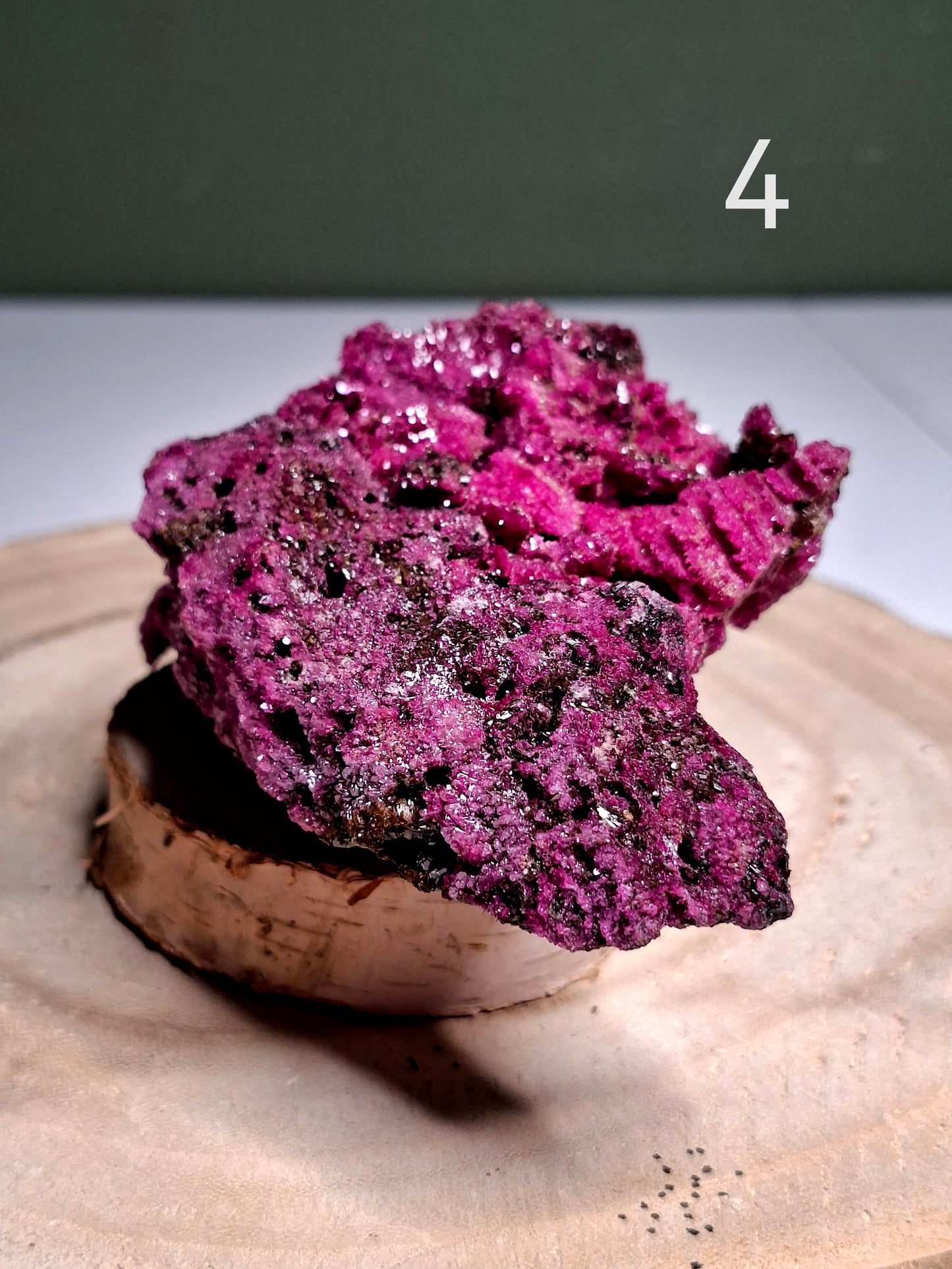 NOUVEAU - Forme brute en rubis corindon avec mica