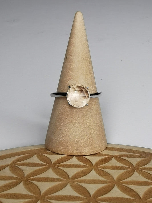 NOUVEAU - Bague en cristal de roche sur argent