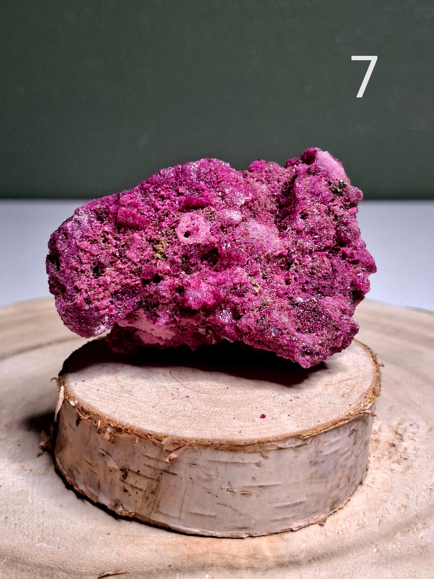 NOUVEAU - Forme brute en rubis corindon avec mica