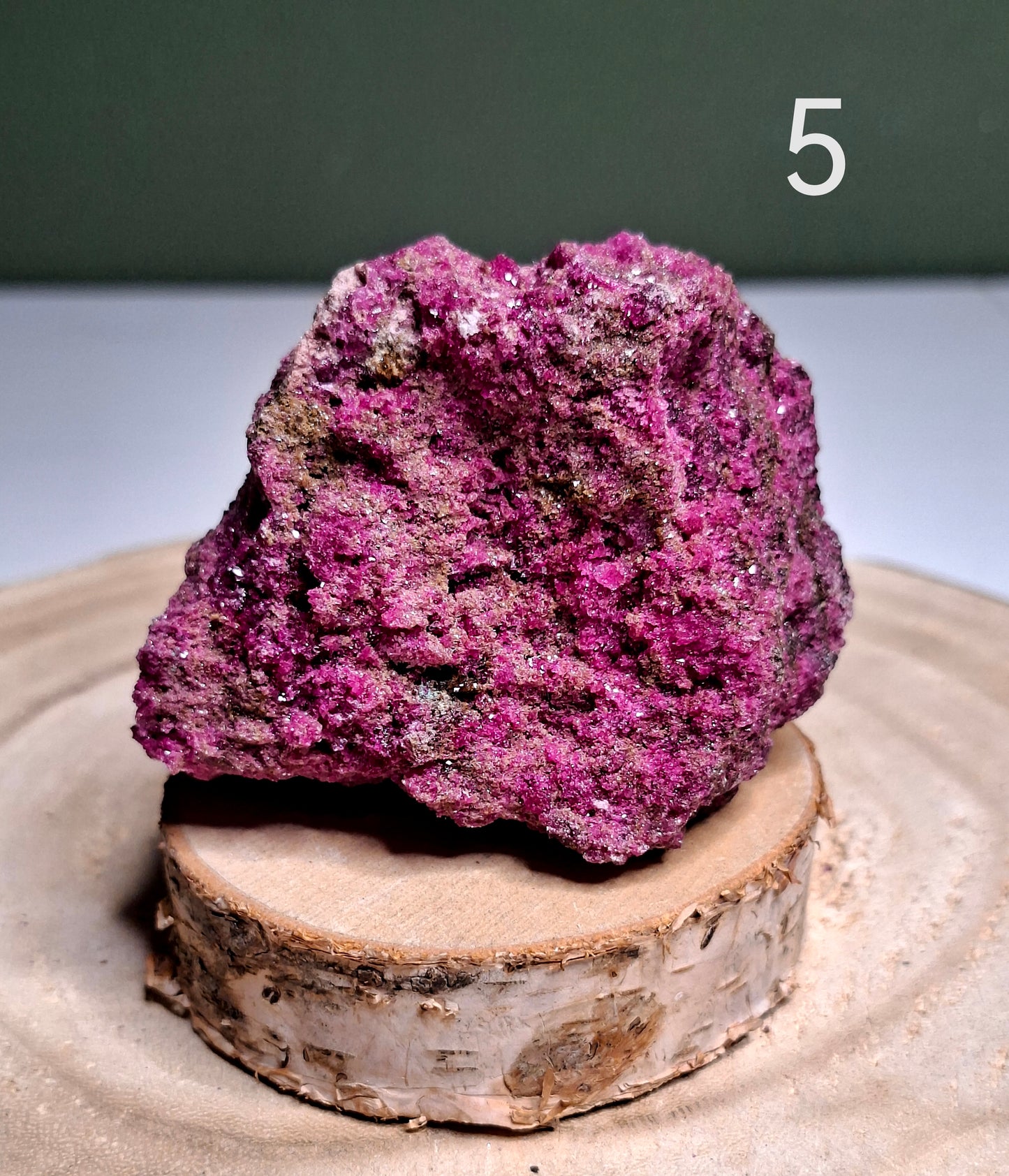 NOUVEAU - Forme brute en rubis corindon avec mica