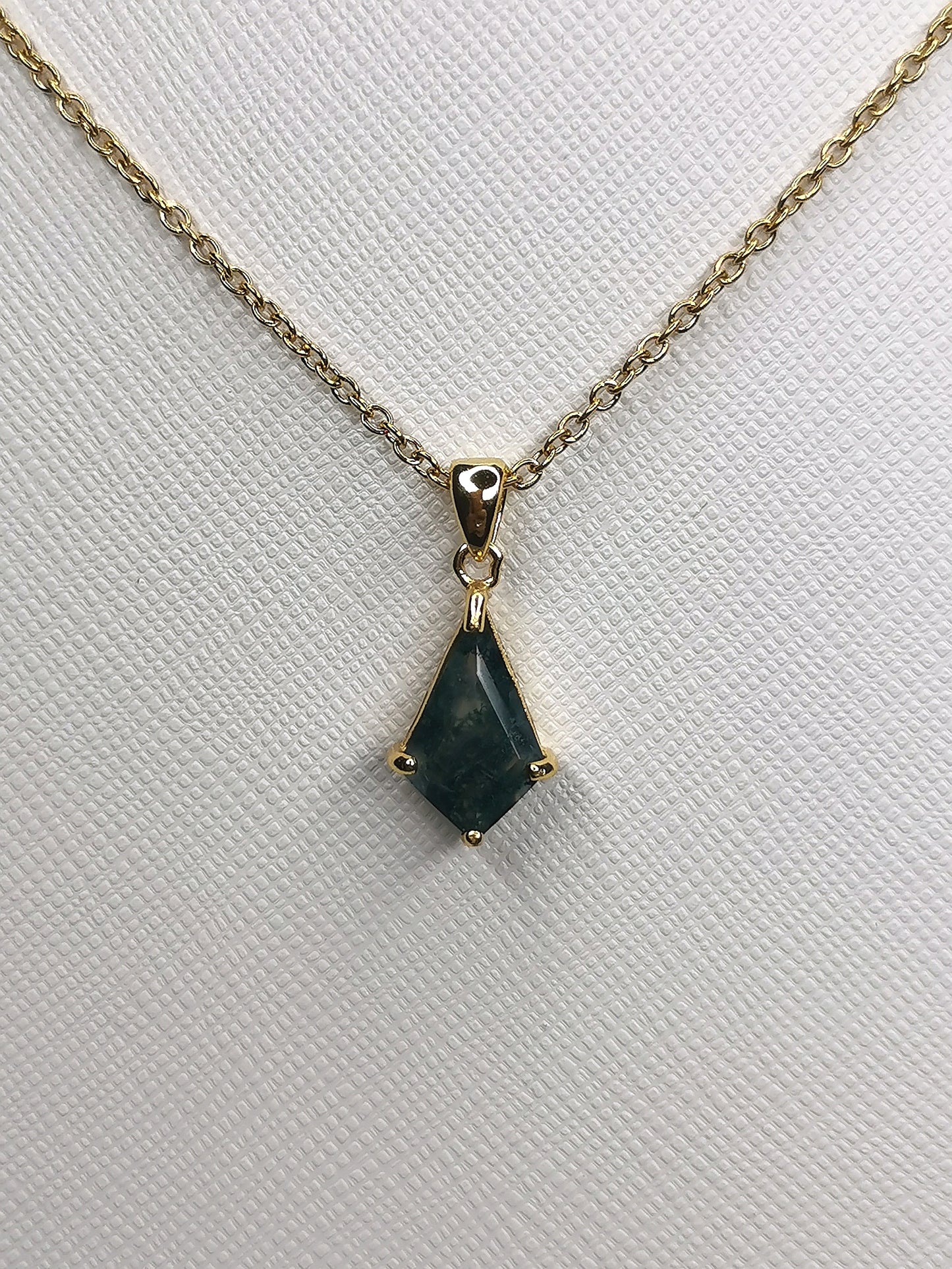 NOUVEAU - Pendentif en agate mousse sur argent plaqué doré