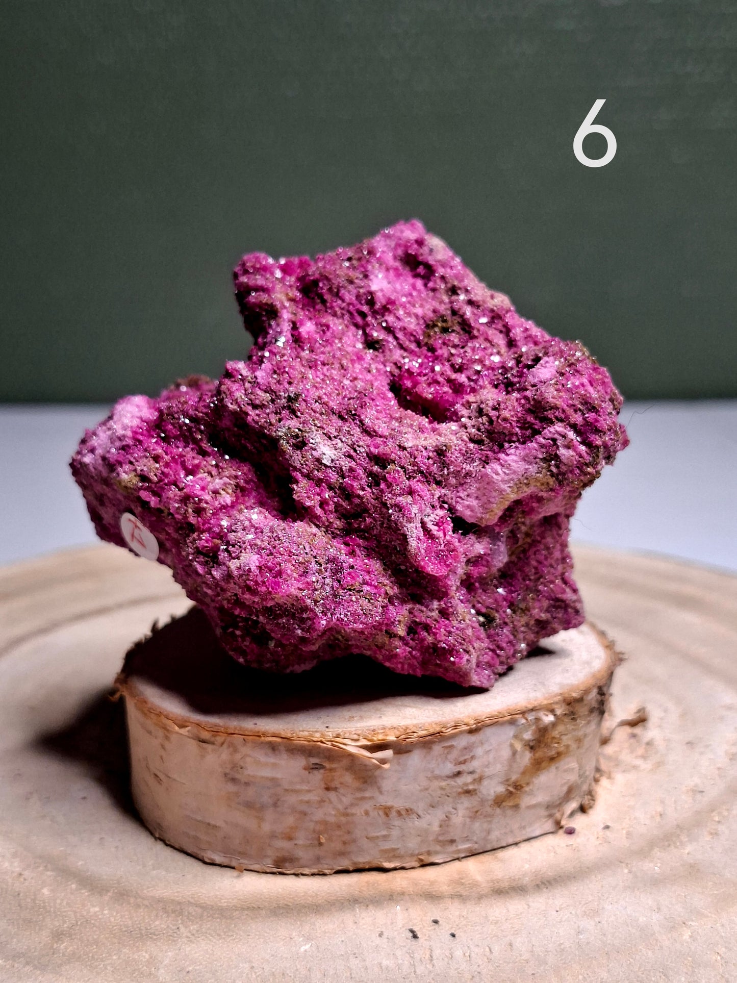 NOUVEAU - Forme brute en rubis corindon avec mica